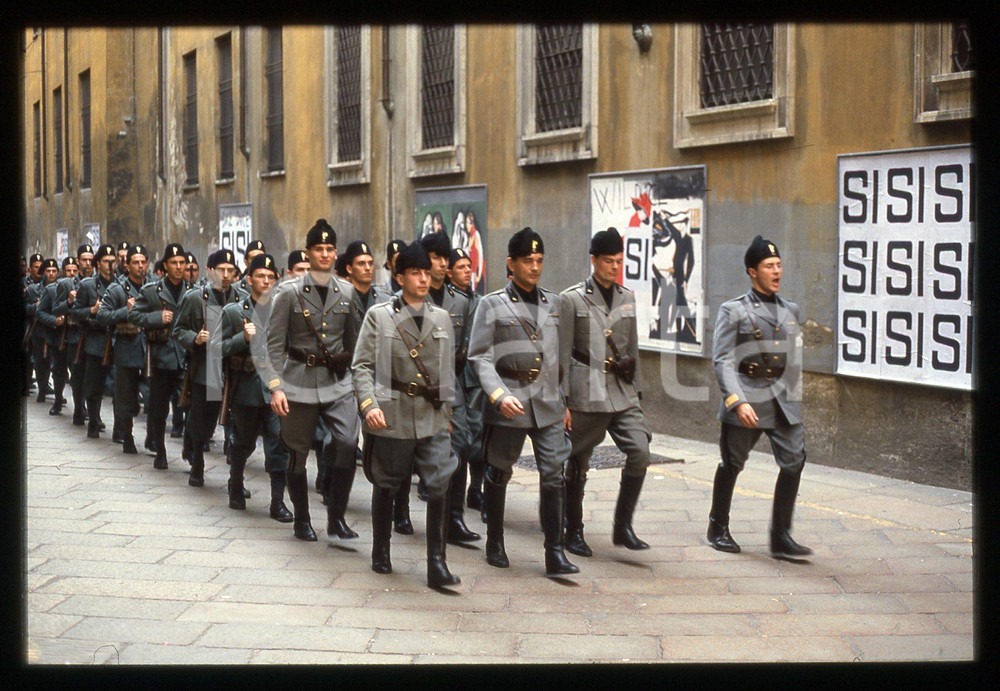 35mm vintage slide*1988 MILANO Film Miss Arizona Pal SANDOR scena del film (2)