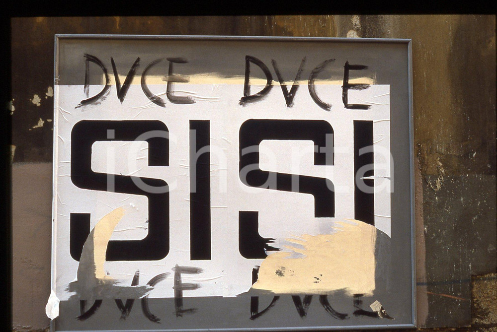 35mm vintage slide* 1988 Miss Arizona regia Pal SANDOR dettaglio manifesti Duce