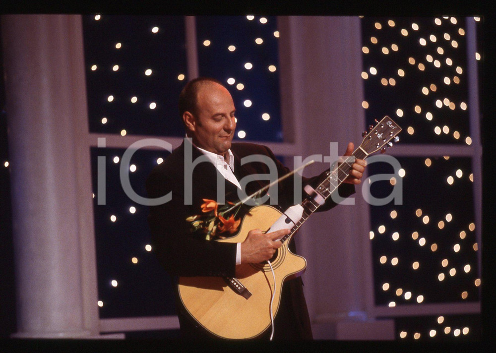 35mm vintage slide*  1990ca Gerry SCOTTI suona la chitarra con un frullatore