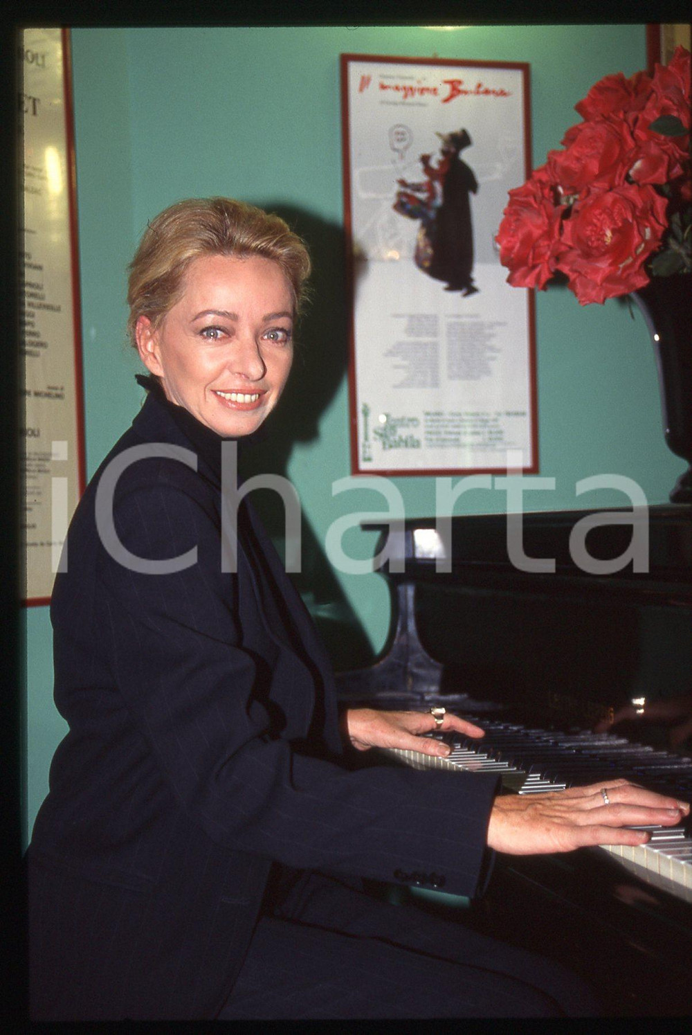 35mm vintage slide* 1990ca Enrica BONACCORTI posa al pianoforte