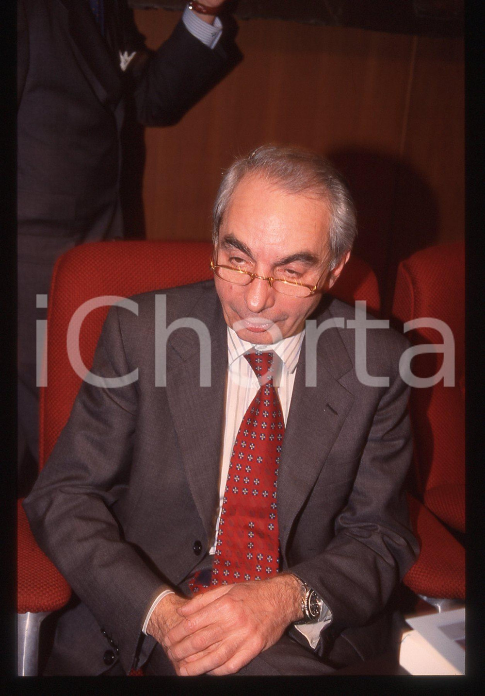 35mm vintage slide* 1990ca POLITICA - Ritratto Giuliano AMATO PSI (10)   Diapositiva d'epoca, in formato 35 mm. CONDIZIONI: GOODE' severamente vietata la riproduzione. Tutti i diritti sono riservati. ICharta mette in vendita, sul negozio eBay e in esclusiva sul sito "icharta" il proprio archivio composto da numerose diapositive e negativi fotografici d'epoca, tutti originali e autentici, che attraversano la storia del costume italiano tra gli la fine degli anni Sessanta e Novanta.Si tratta di uno sguardo inedito sull'attualit&agrave;, la politica, la vita quotidiana, il gossip e la cultura, che fotografa il cambiamento della nazione in quest'ultimo scorcio del XX secolo. Un'occasione unica per il mercato del collezionismo, che vede finalmente disponibile un archivio eccezionale per vastit&agrave;, tematiche e condizioni, in un settore (il negativo fotografico e la diapositiva) di assoluta novit&agrave; e dalle interessanti prospettive di investimento.     originale e autentica 1
