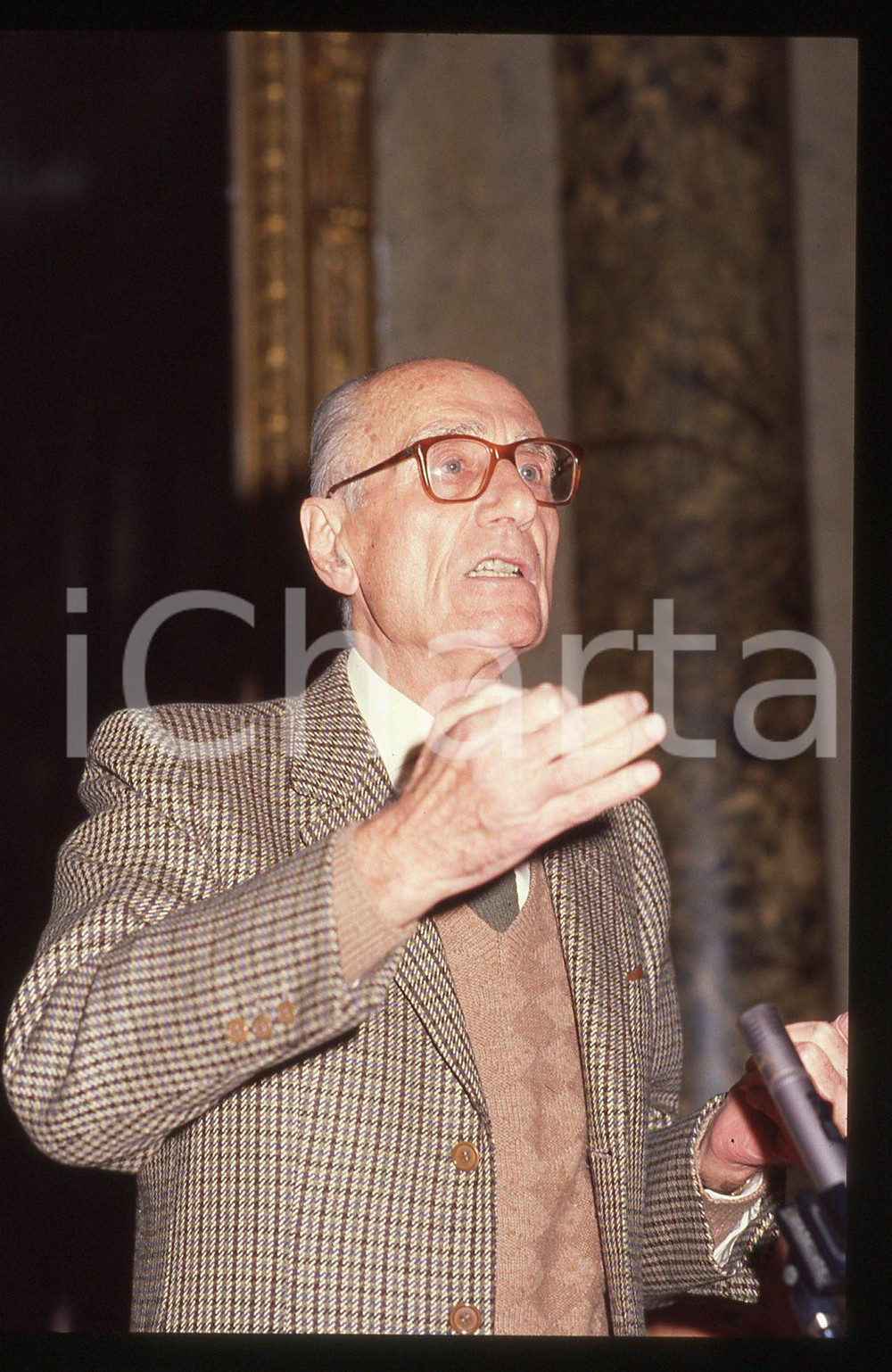 35mm vintage slide* 1990ca Intervento pubblico di Indro MONTANELLI (2)