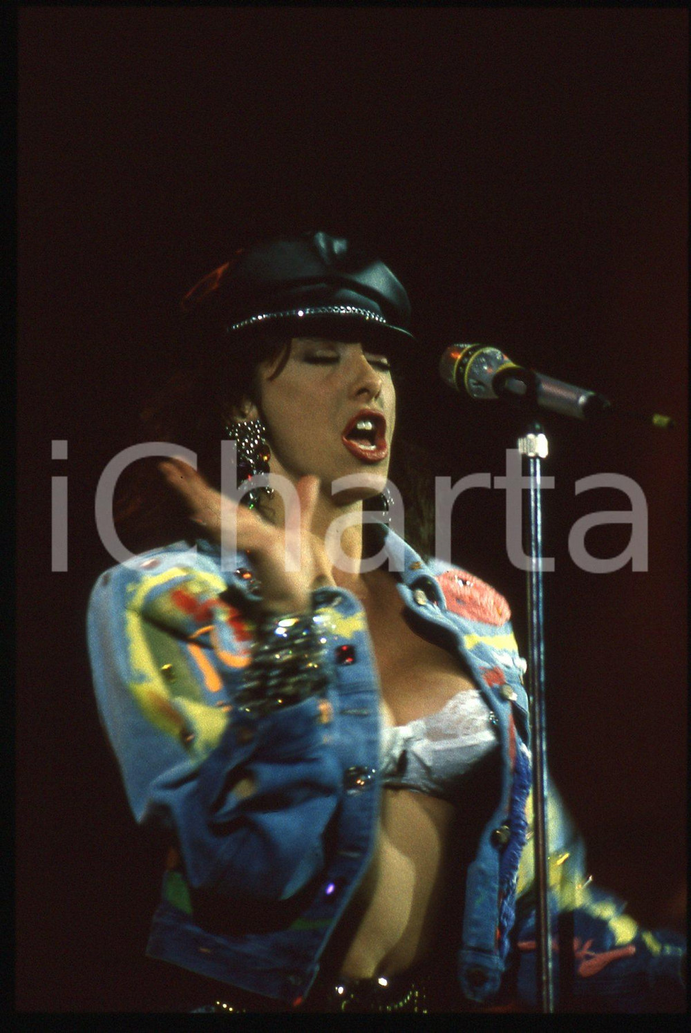 Fotografia d epoca originale 35mm vintage slide 1990 ca Sabrina SALERNO in concerto 5 1