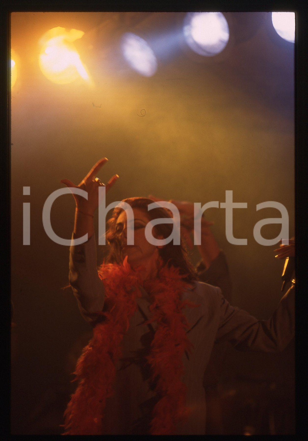 Fotografia d epoca originale 35mm vintage slide 1990 ca Sabrina SALERNO in concerto 8 1