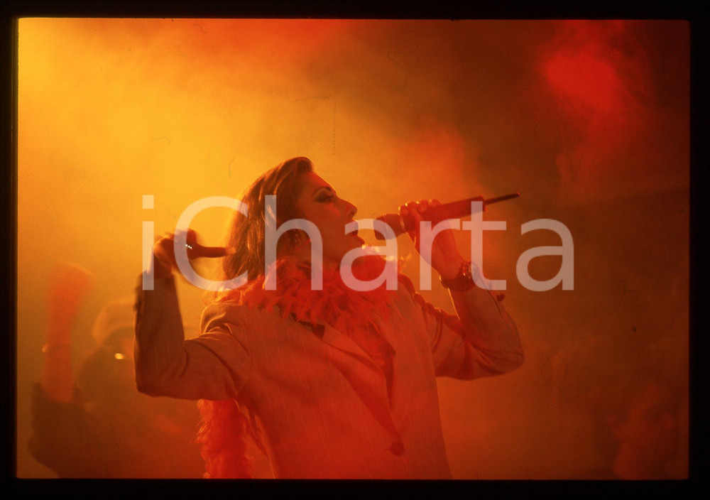 Fotografia d epoca originale 35mm vintage slide 1990 ca Sabrina SALERNO in concerto 9 1