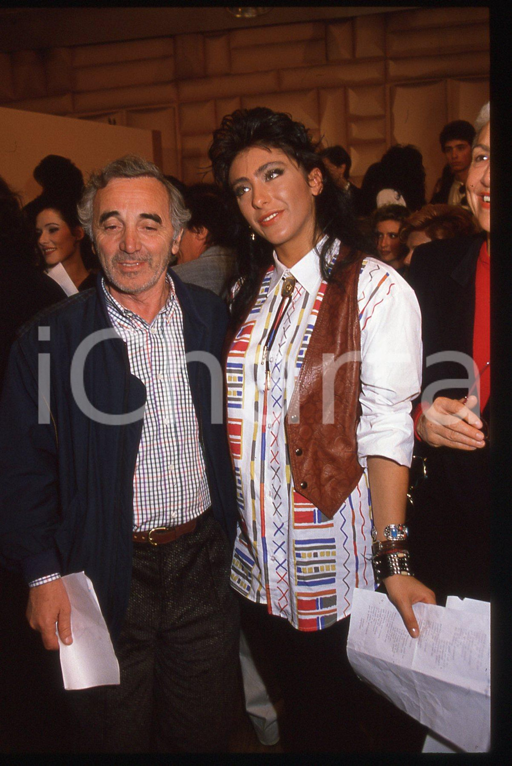 Fotografia d epoca originale 35mm vintage slide 1989 Studio FONIT CETRA Sabrina SALERNO e Charles AZNAVOUR 1
