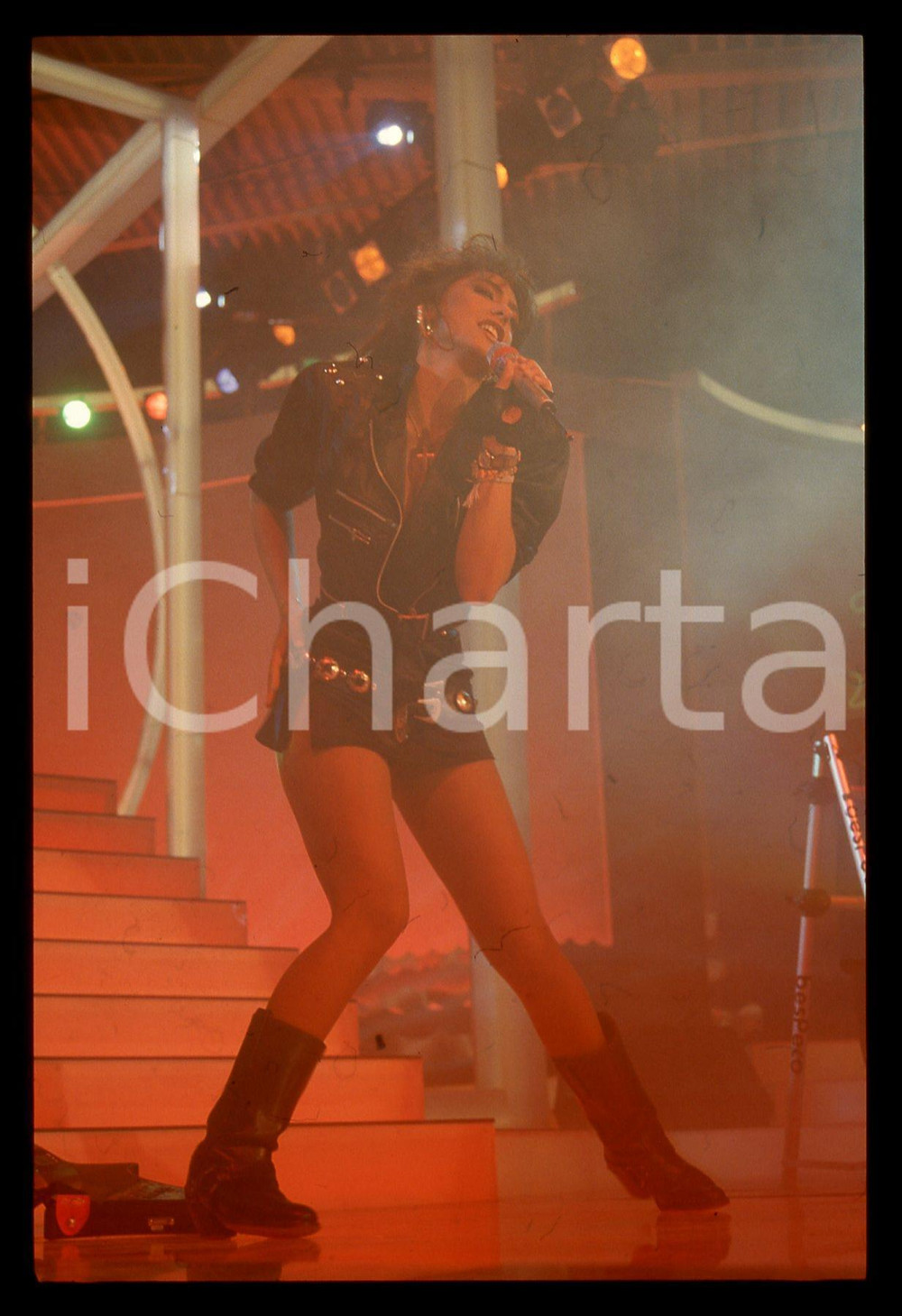 Fotografia d epoca originale 35mm vintage slide 1990 ca Ritratto di Sabrina SALERNO in concerto 4 1