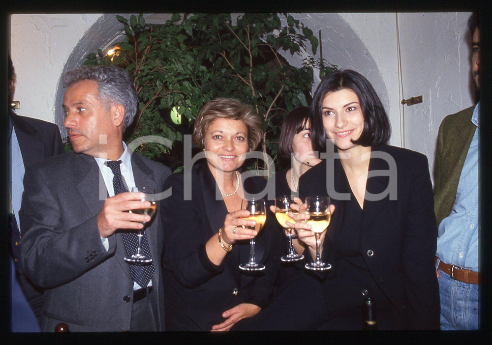 35mm vintage slide* 1994 SANREMO Laura PAUSINI festeggia con la famiglia (4)
