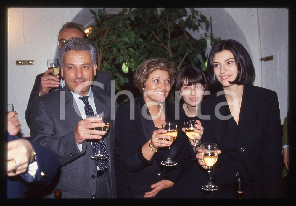 35mm vintage slide* 1994 SANREMO Laura PAUSINI festeggia con la famiglia (6)