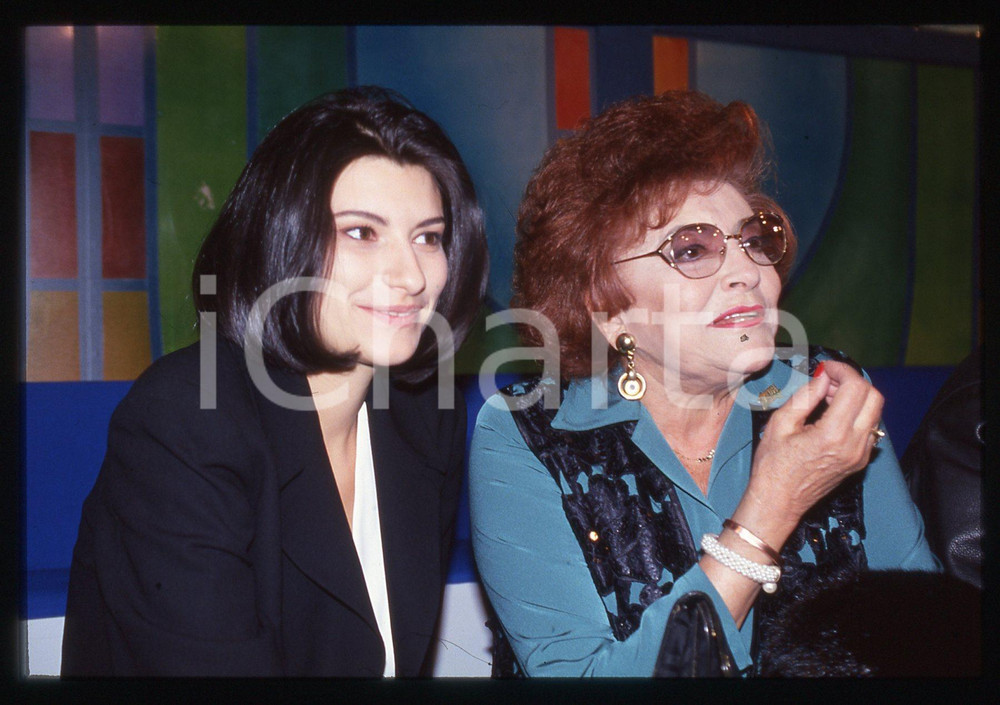 35mm vintage slide* 1994 Festival SANREMO Laura PAUSINI e Nilla PIZZI (6)
