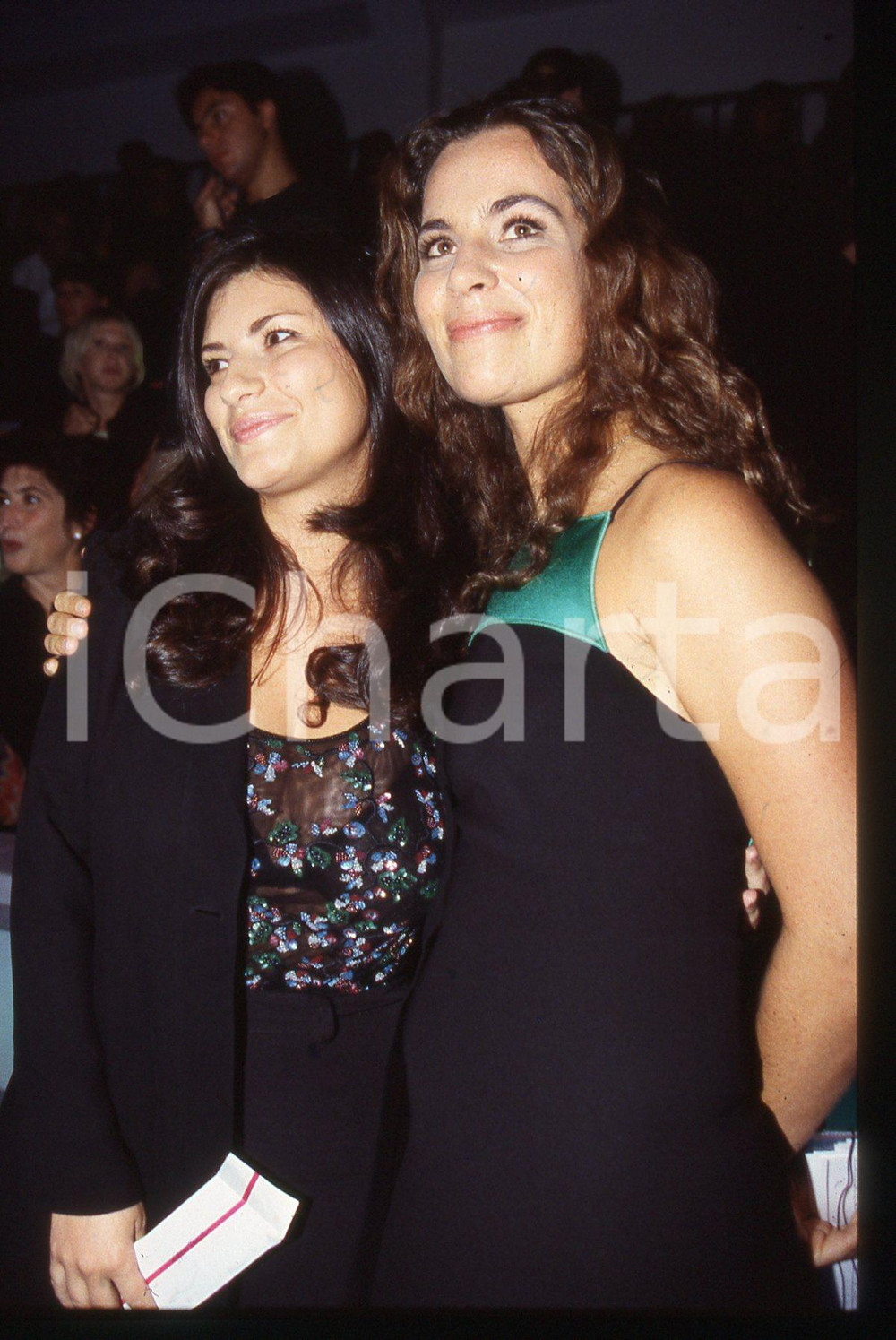 35mm vintage slide* 1995ca Laura PAUSINI ritratta durante sfilata Versace