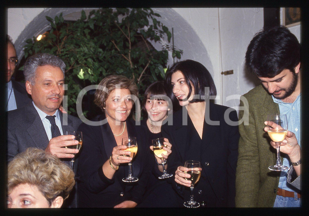35mm vintage slide* 1994 SANREMO Laura PAUSINI festeggia con la famiglia (8)