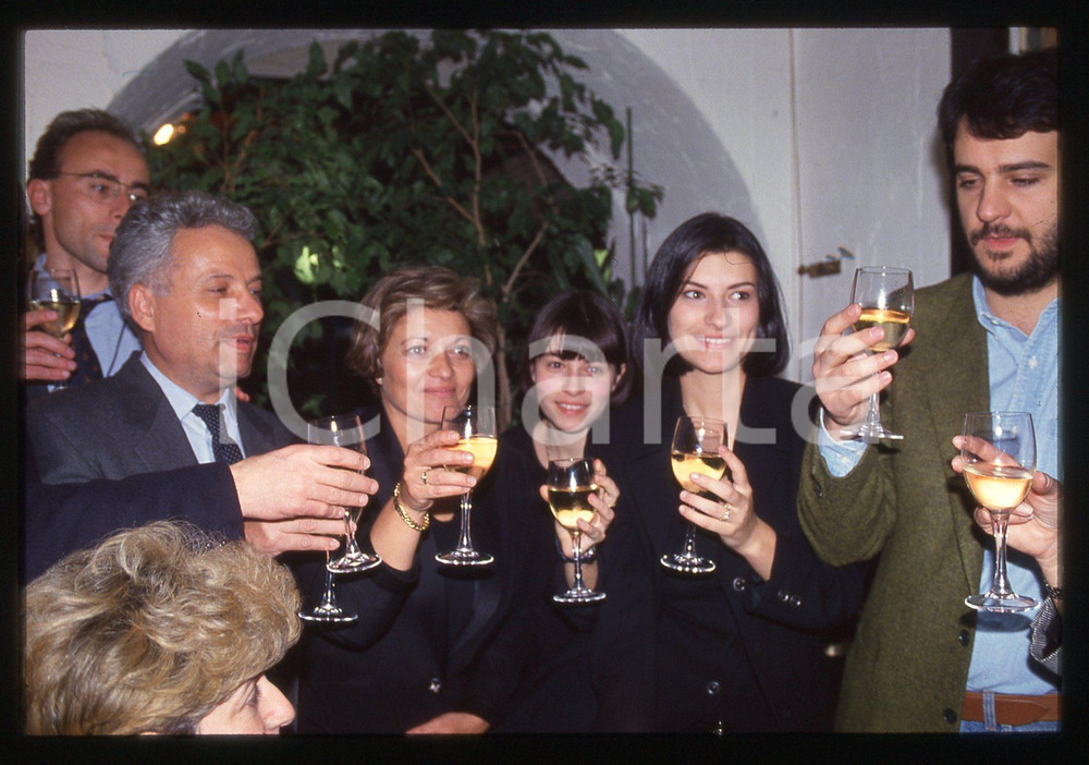 35mm vintage slide* 1994 SANREMO Laura PAUSINI festeggia con la famiglia (9)