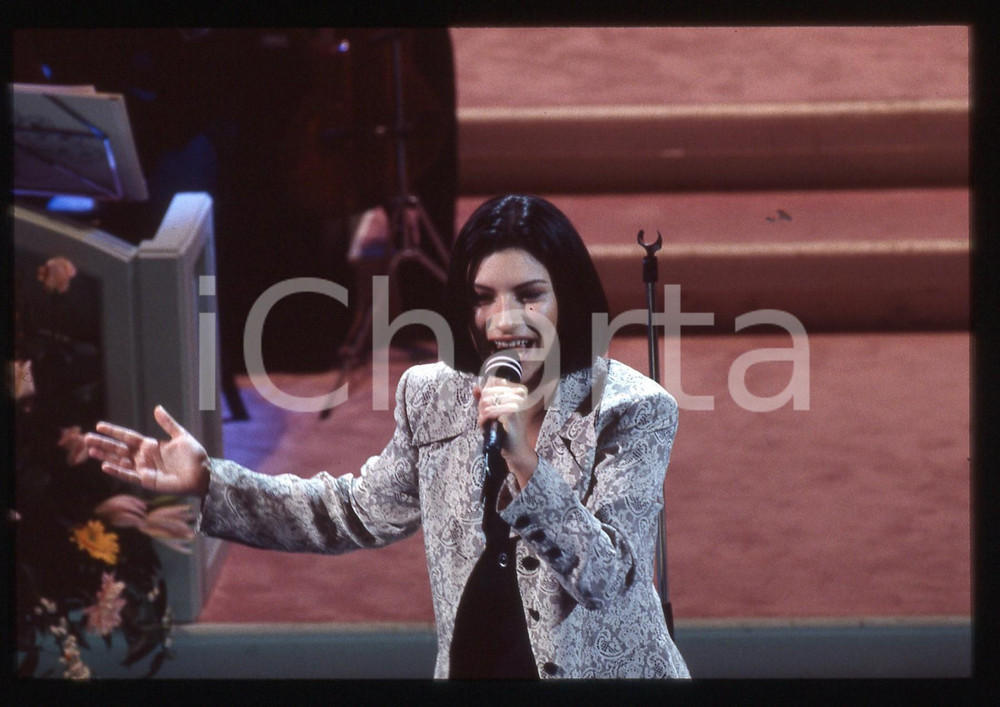 35mm vintage slide*1994 Festival SANREMO Laura PAUSINI canta " Strani Amori" (5)