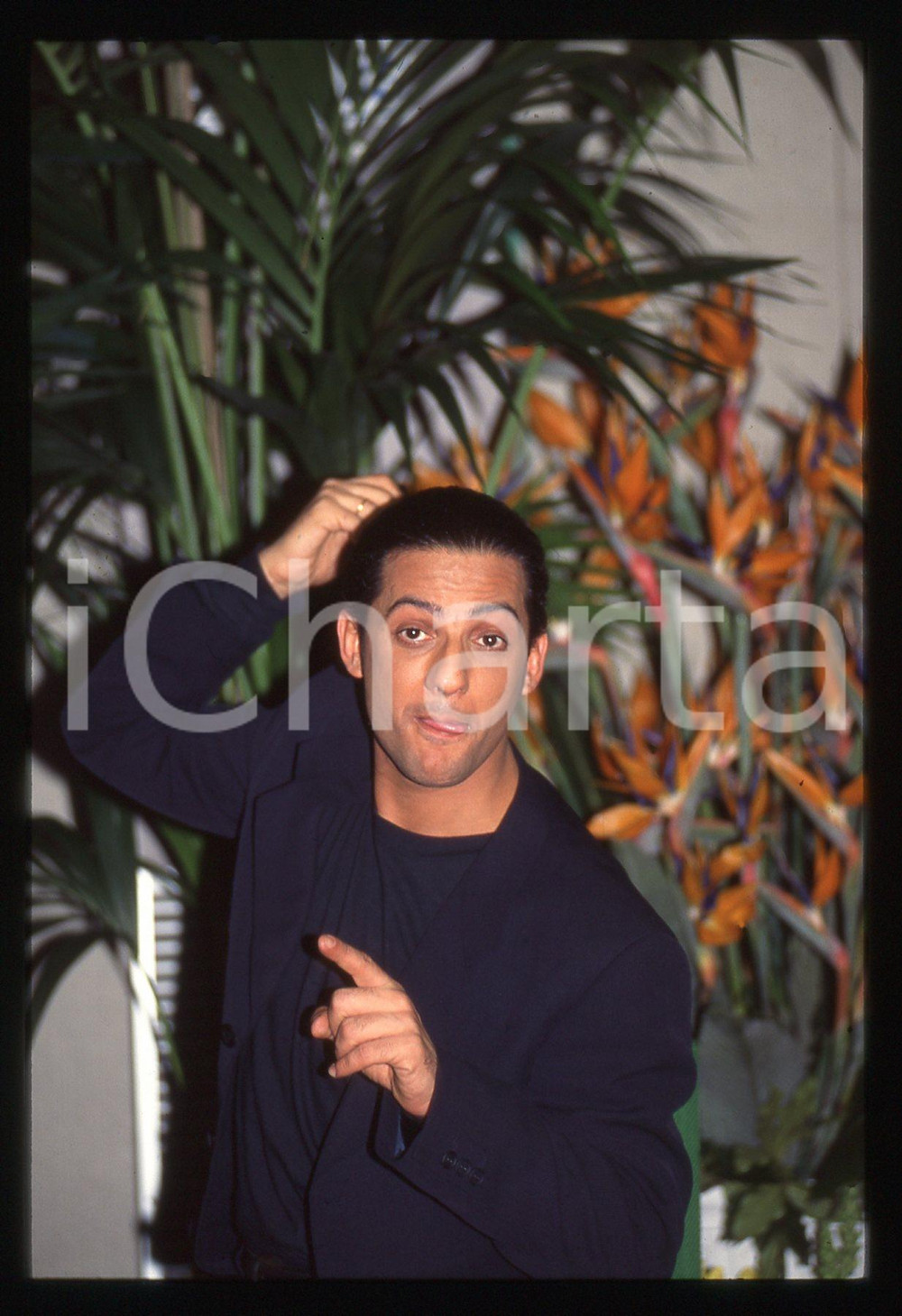 Fotografia d epoca originale 35mm vintage slide 1990ca Ritratto curioso di Rosario FIORELLO 1