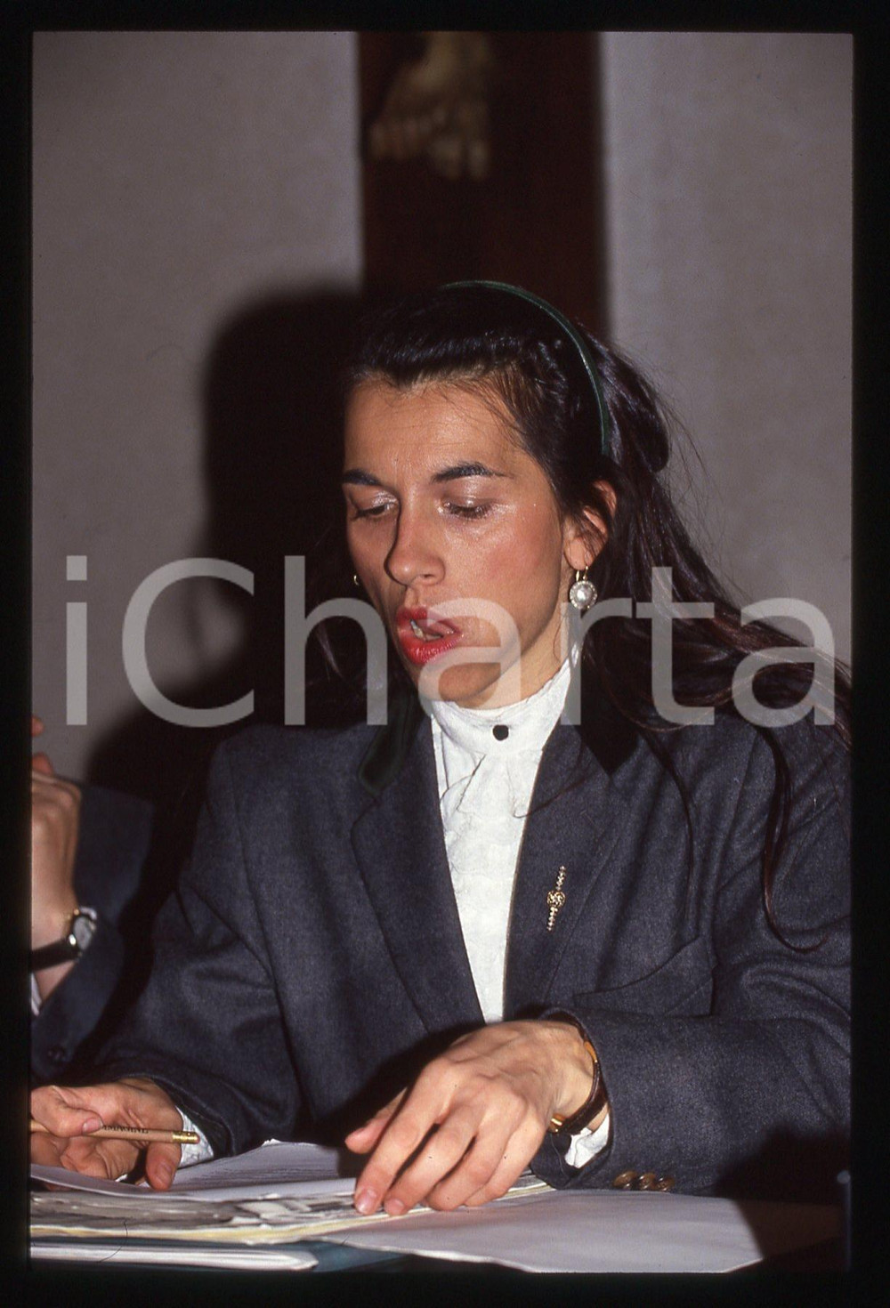Fotografia d epoca originale 35mm vintage slide 1990ca Ritratto curioso di Marina SALAMON 1