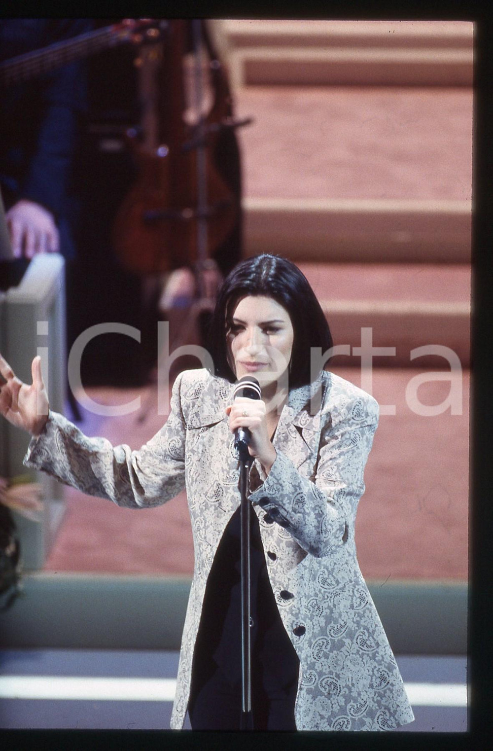 Fotografia d epoca originale 35mm vintage slide1994 Festival SANREMO Laura PAUSINI canta  Strani Amori 9 1