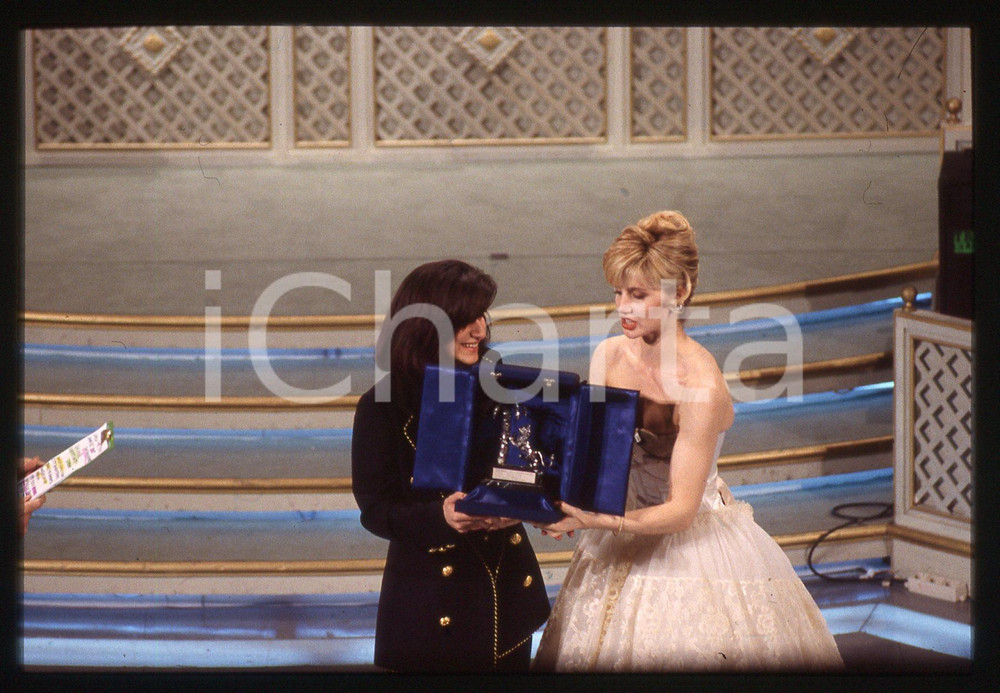 Fotografia d epoca originale 35mm vintage slide1993 Festival SANREMO Laura PAUSINI con Lorella CUCCARINI 1