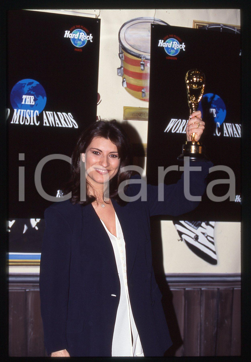 35mm vintage slide* 1995 MONTECARLO Laura PAUSINI con il World Music Award (6)