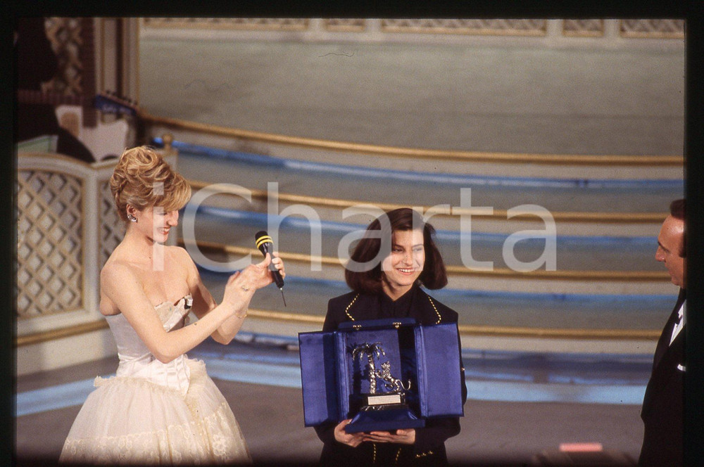 Negativo, diapositiva originale 35mm vintage slide 1993 Festival di SANREMO Laura PAUSINI e Lorella CUCCARINI 1