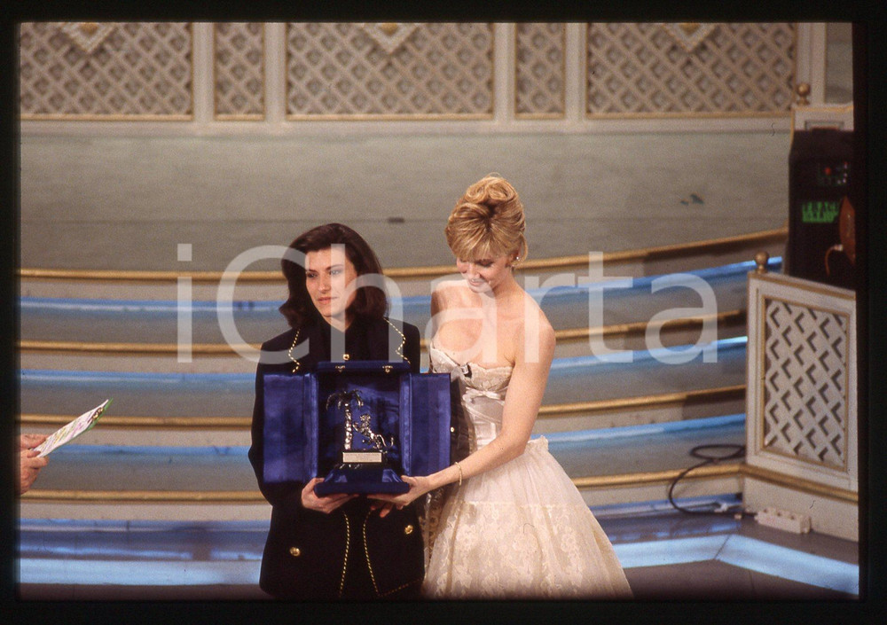 Negativo, diapositiva originale 35mm vintage slide 1993 Festival SANREMO Laura PAUSINI e Lorella CUCCARINI 2 1