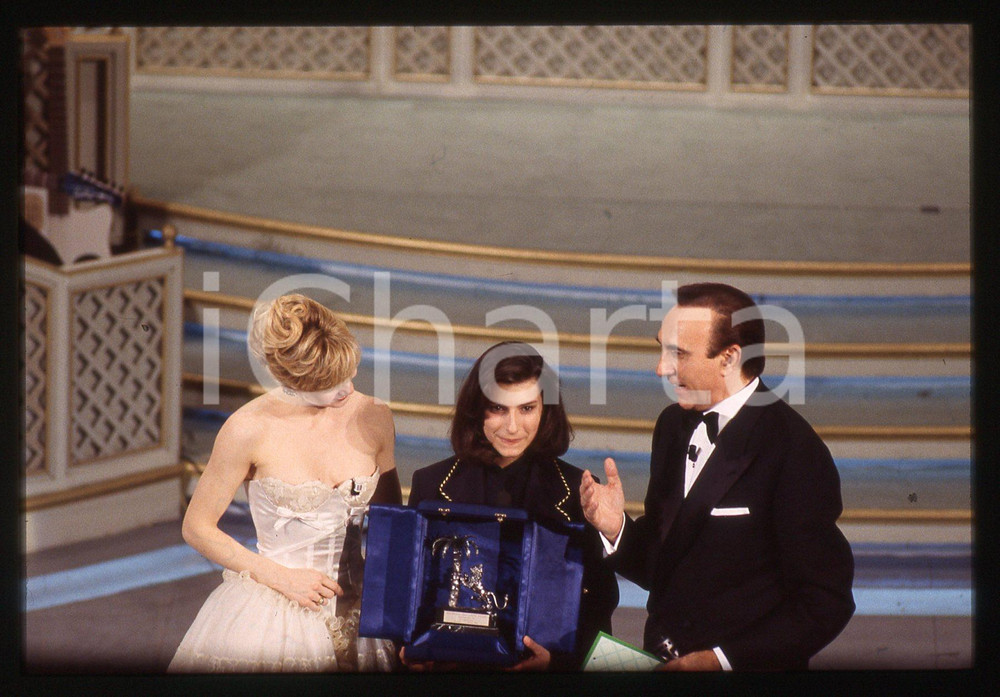 Fotografia d epoca originale 35mm vintage slide 1993 Festival SANREMO Laura PAUSINI e Lorella CUCCARINI 1
