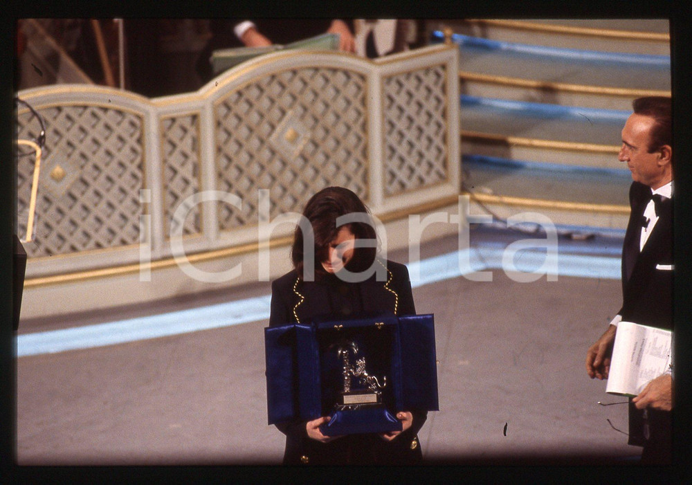 Fotografia d epoca originale 35mm vintage slide 1993 Festival di SANREMO Laura PAUSINI e Pippo BAUDO 2 1
