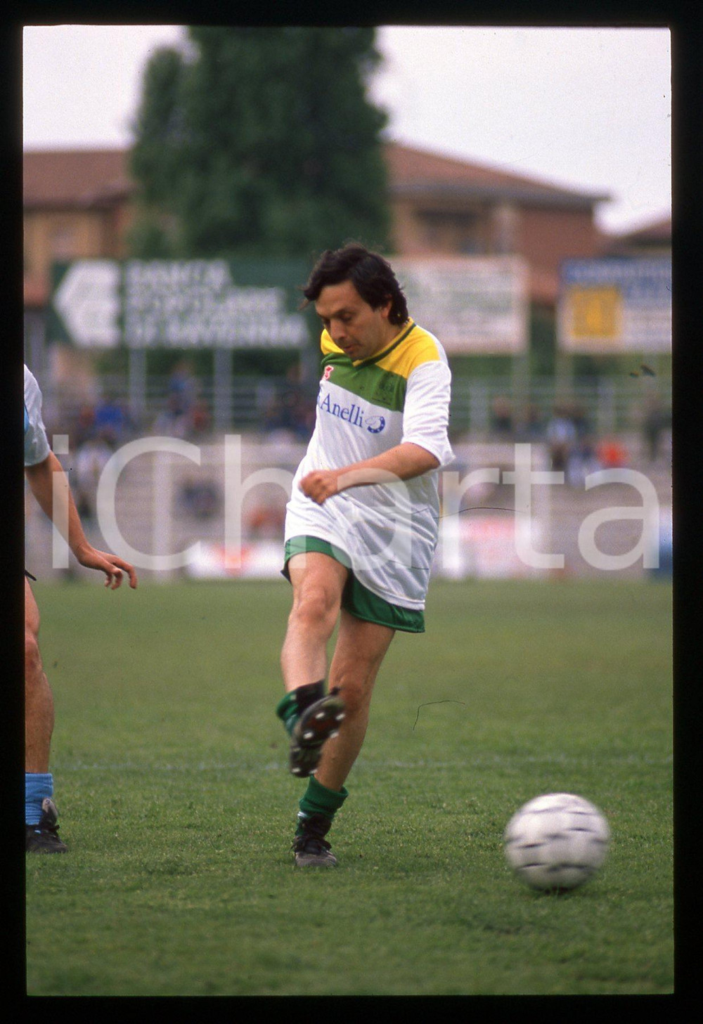 35mm vintage slide* 1990ca Piero CHIAMBRETTI sul campo da calcio
