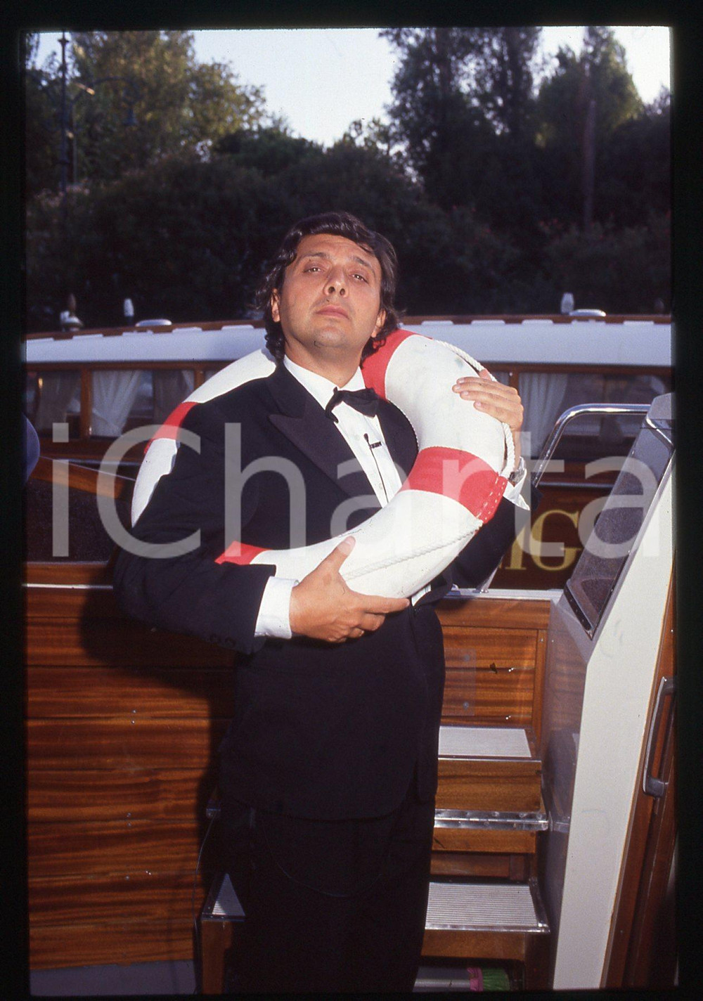 35mm vintage slide* 1990ca Ritratto curioso di Piero CHIAMBRETTI con salvagente