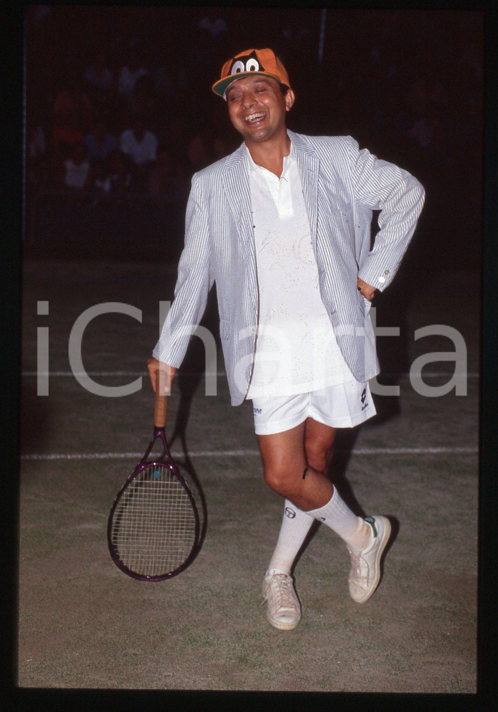 35mm vintage slide*1990ca Piero CHIAMBRETTI Ritratto curioso sul campo da tennis