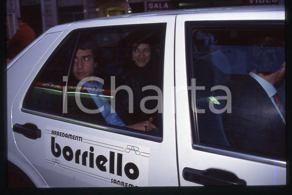 35mm vintage slide*1996 SANREMO Laura PAUSINI in taxi con Alfredo CERRUTI JR.(2)