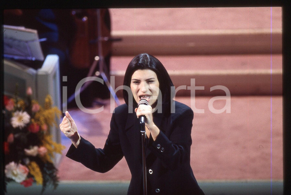 35mm vintage slide* 1994 Festival SANREMO Laura PAUSINI canta " Strani Amori"(6)