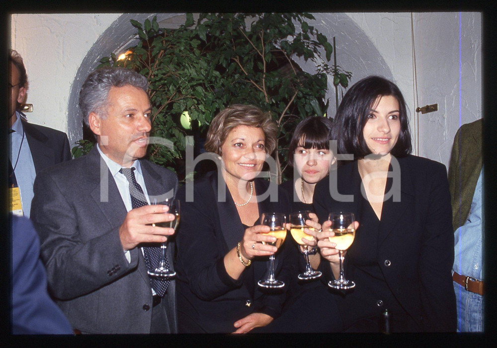 35mm vintage slide* 1994 SANREMO Laura PAUSINI festeggia con la famiglia (11)