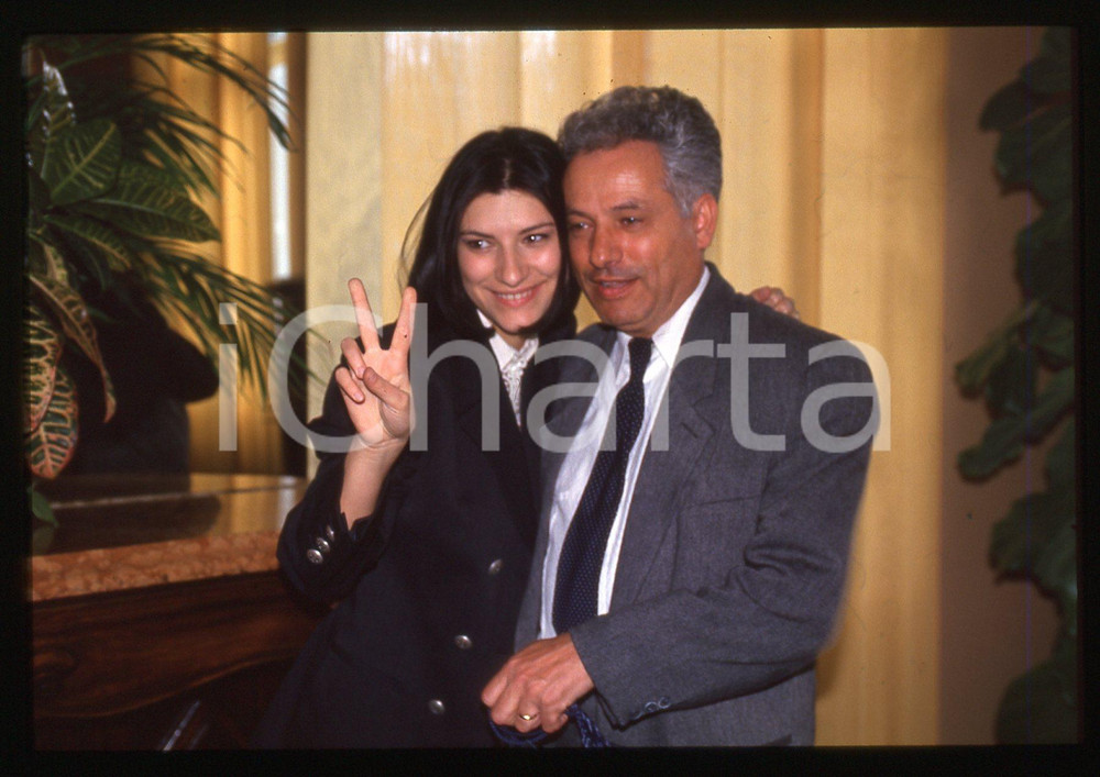 35mm vintage slide* 1994 SANREMO Laura PAUSINI con il padre Fabrizio (3)