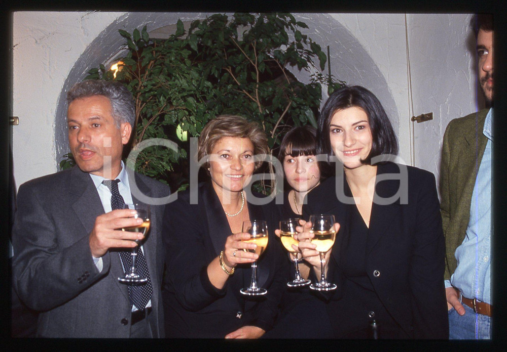 35mm vintage slide* 1994 SANREMO Laura PAUSINI festeggia con la famiglia (12)