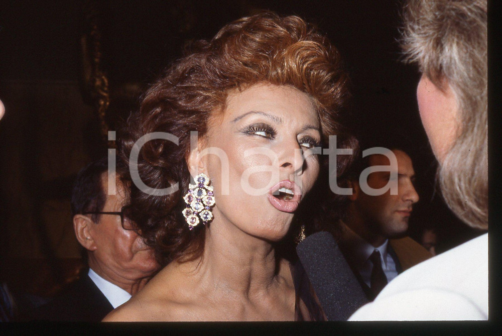 35mm vintage slide* 1990ca Sophia LOREN ritratto curioso *
