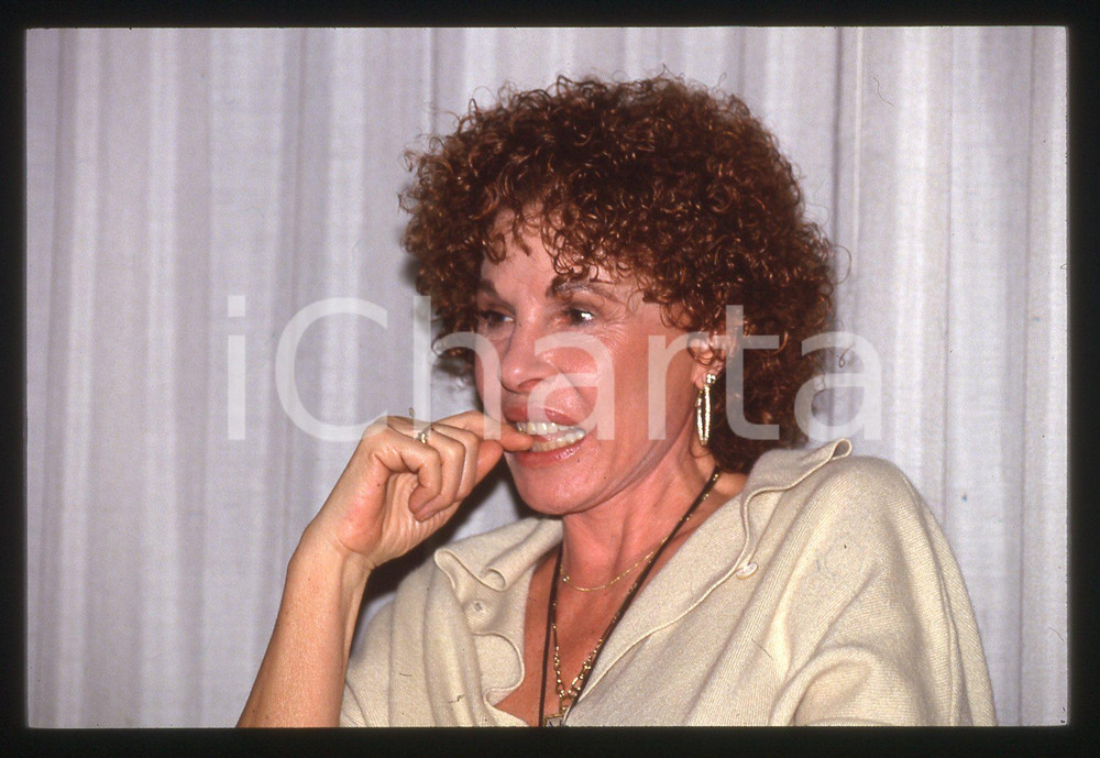 Fotografia d epoca originale 35mm vintage slide 1990ca Ornella VANONI ritratto 1