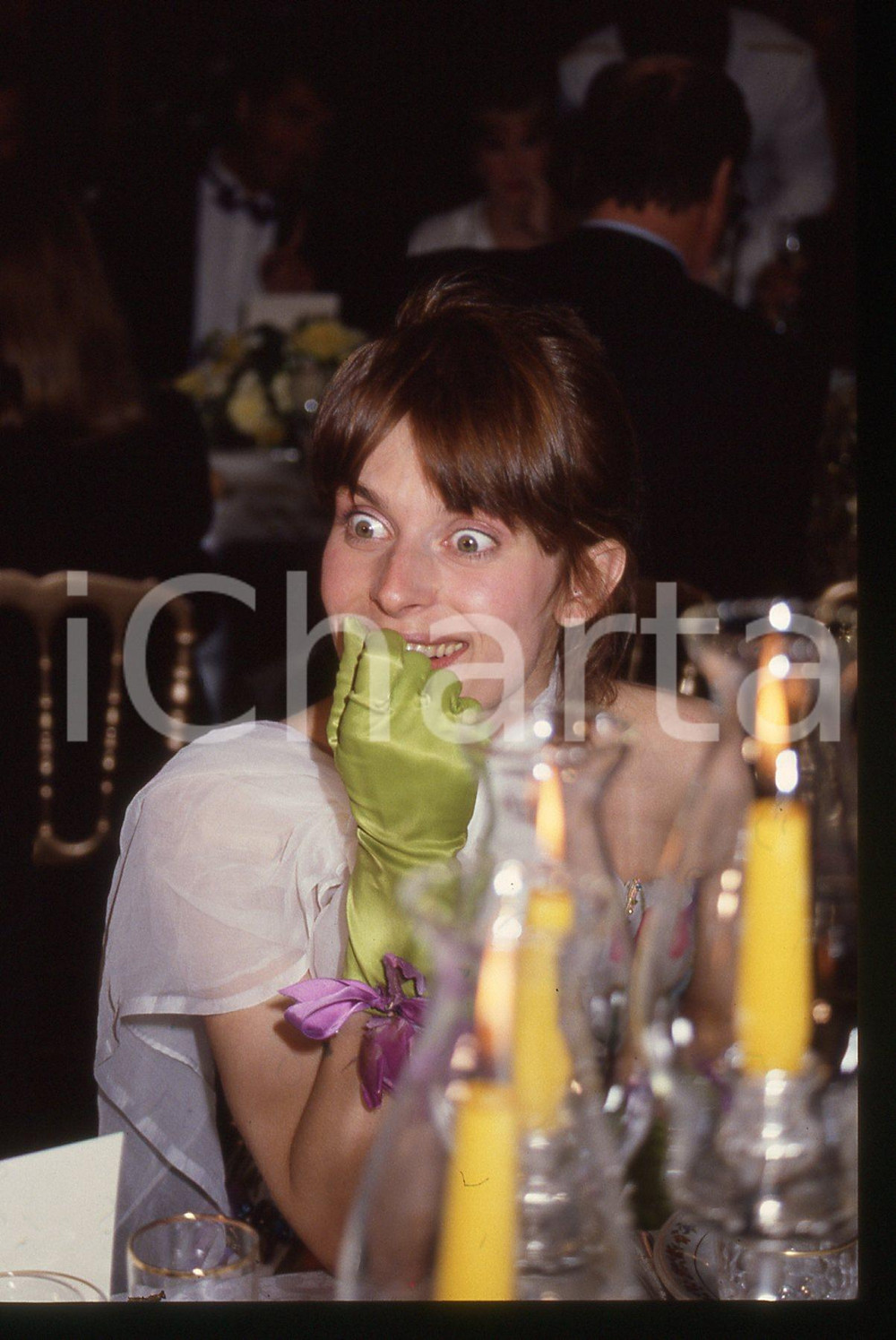 35mm vintage slide* 1990ca Nastassja KINSKI ritratta ad una cena