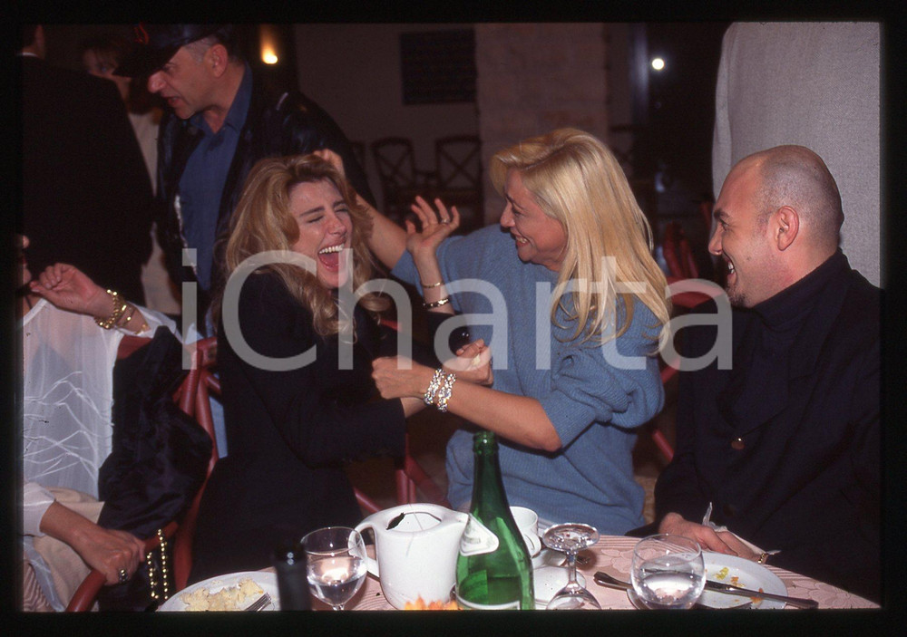 35mm vintage slide* 1990ca Mara VENIER finta lite con Gabriella CARLUCCI*