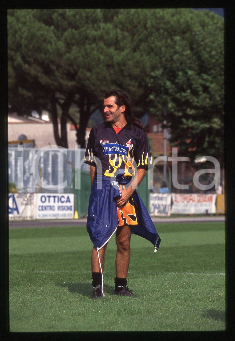 35mm vintage slide* 1990ca Piero PELU' ritratto sul campo da calcio