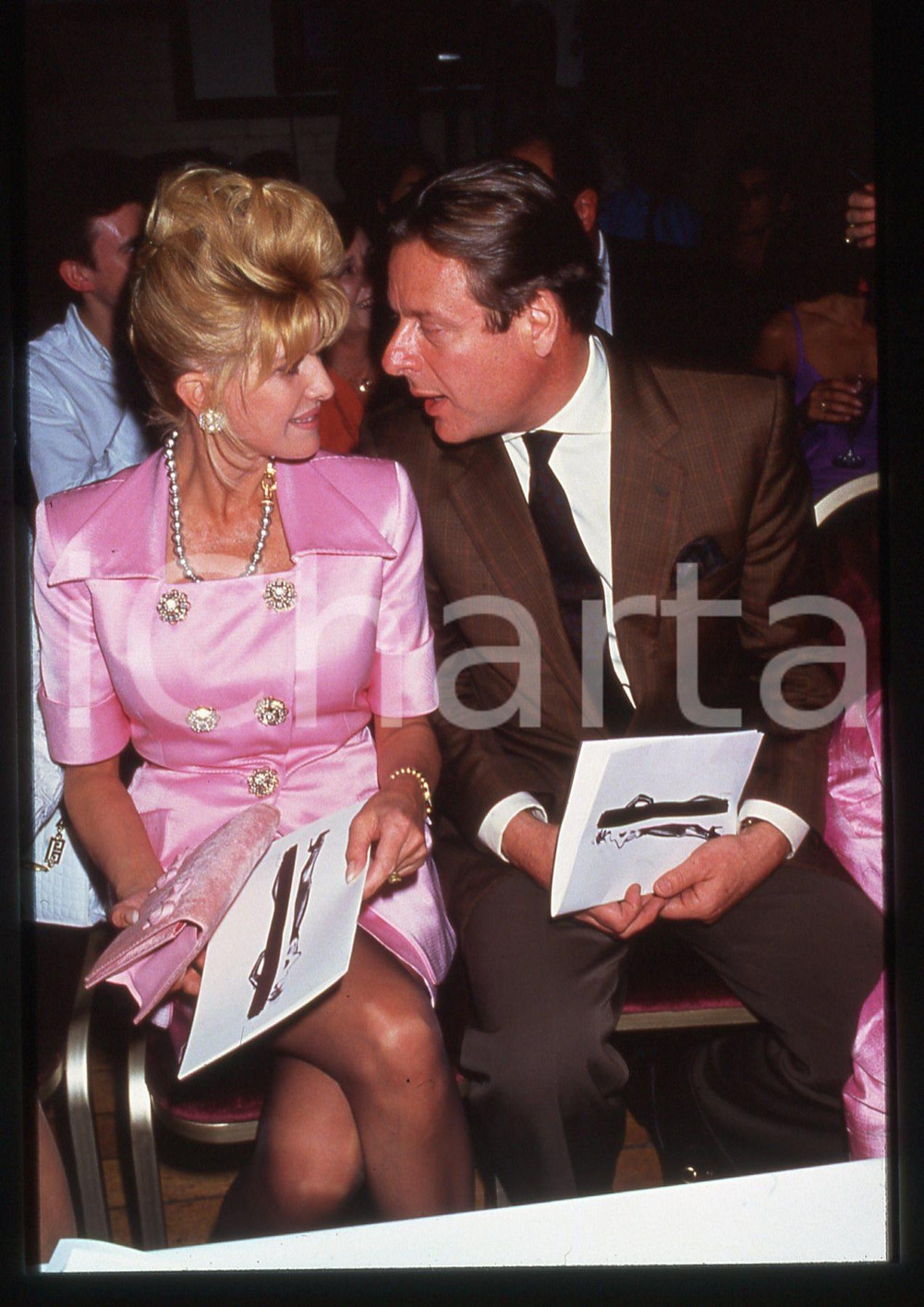 Fotografia d epoca originale 35mm vintage slide 1985ca Ivana TRUMP ritratta ad una sfilata di moda 1