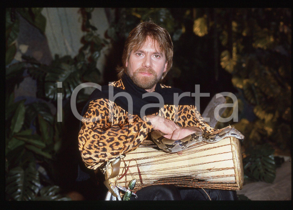 35mm vintage slide* 1990ca Tony ESPOSITO ritratto con percussioni (3)