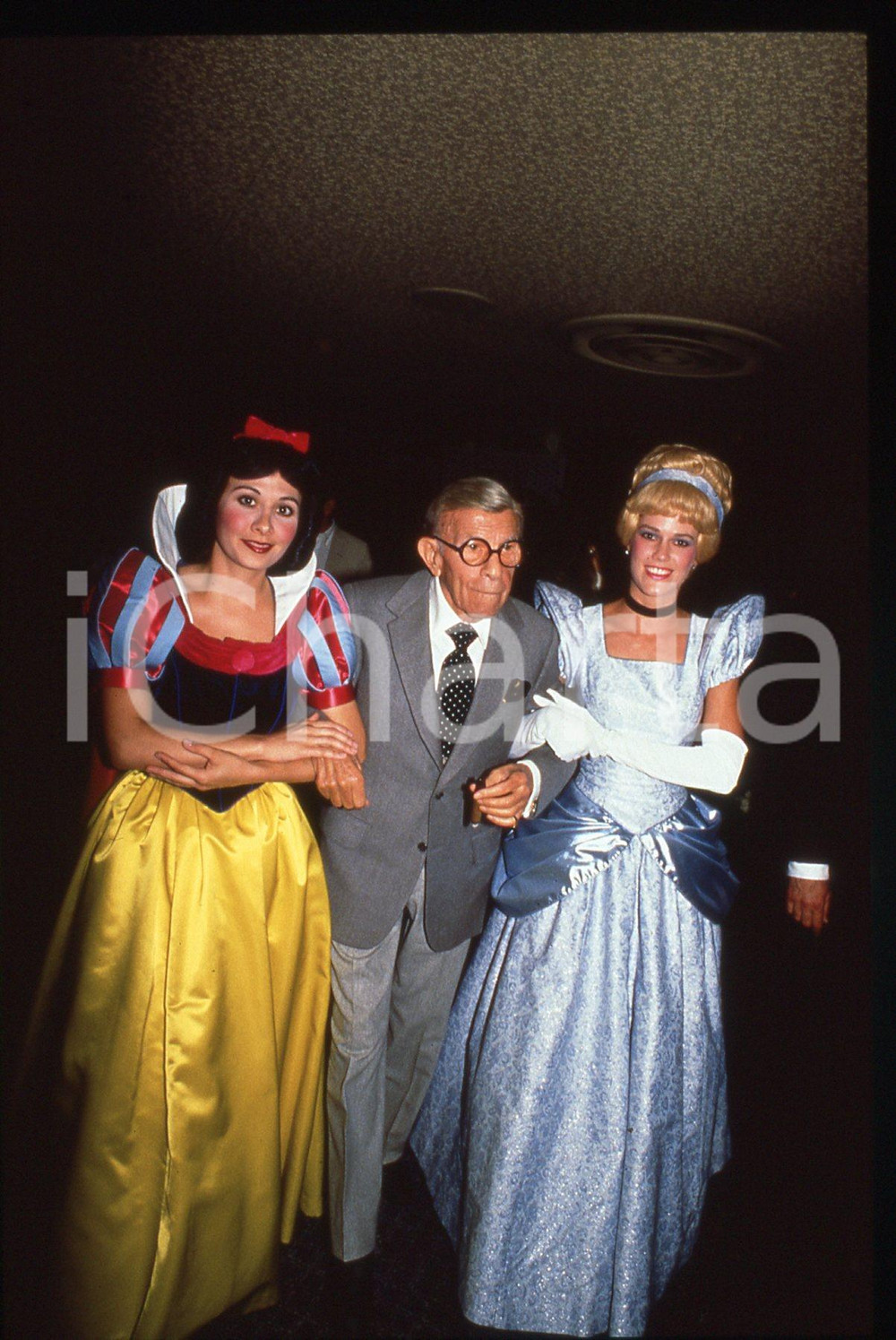 35mm vintage slide* 1990ca George BURNS ritratto con Biancaneve e Cenerentola