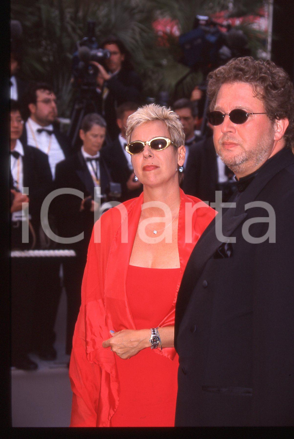 35mm vintage slide* 1999 Festival CANNES Doris DORRIE ritratto della regista (7)   Diapositiva d'epoca, in formato 35 mm. CONDIZIONI: GOODE' severamente vietata la riproduzione. Tutti i diritti sono riservati. ICharta mette in vendita, sul negozio eBay e in esclusiva sul sito "icharta" il proprio archivio composto da numerose diapositive e negativi fotografici d'epoca, tutti originali e autentici, che attraversano la storia del costume italiano tra gli la fine degli anni Sessanta e Novanta.Si tratta di uno sguardo inedito sull'attualit&agrave;, la politica, la vita quotidiana, il gossip e la cultura, che fotografa il cambiamento della nazione in quest'ultimo scorcio del XX secolo. Un'occasione unica per il mercato del collezionismo, che vede finalmente disponibile un archivio eccezionale per vastit&agrave;, tematiche e condizioni, in un settore (il negativo fotografico e la diapositiva) di assoluta novit&agrave; e dalle interessanti prospettive di investimento.  originale e autentica 1