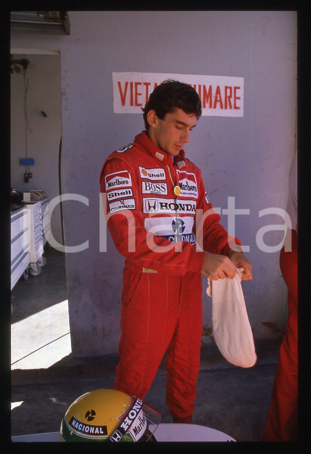 Fotografia d epoca originale 35mm vintage slide 1988 IMOLA Ayrton SENNA ritratto nei box MCLAREN 5 1