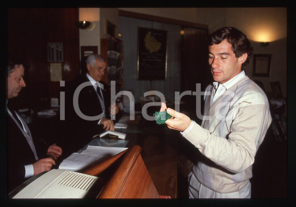 Fotografia d epoca originale 35mm vintage slide 1990ca Ayrton SENNA ritratto del pilota 18 1