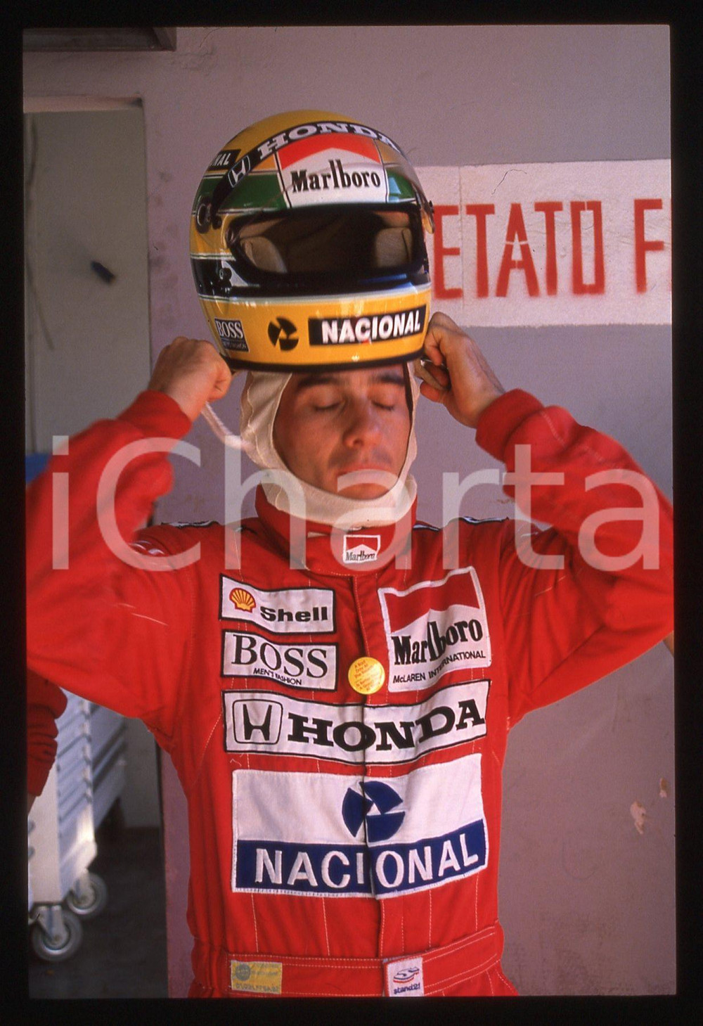 35mm vintage slide* 1988 IMOLA Ayrton SENNA ritratto ai box MCLAREN (21)