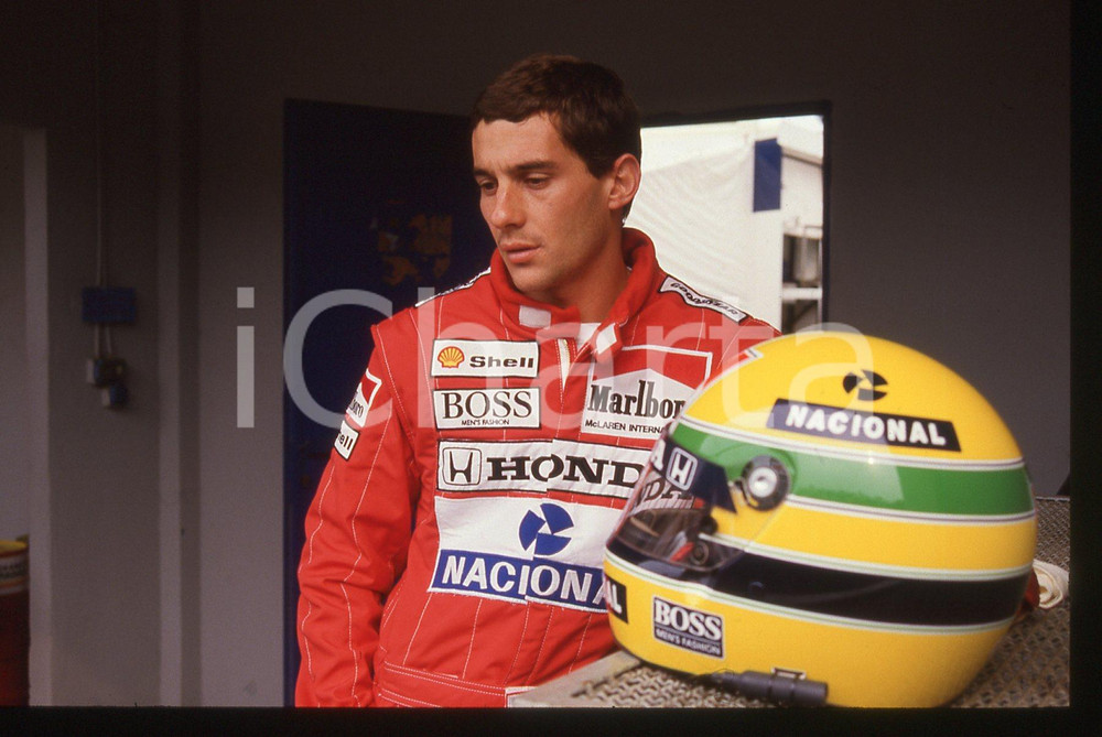 Fotografia d epoca originale 35mm vintage slide 1990ca Ayrton SENNA nei box della scuderia MCLAREN 5 1