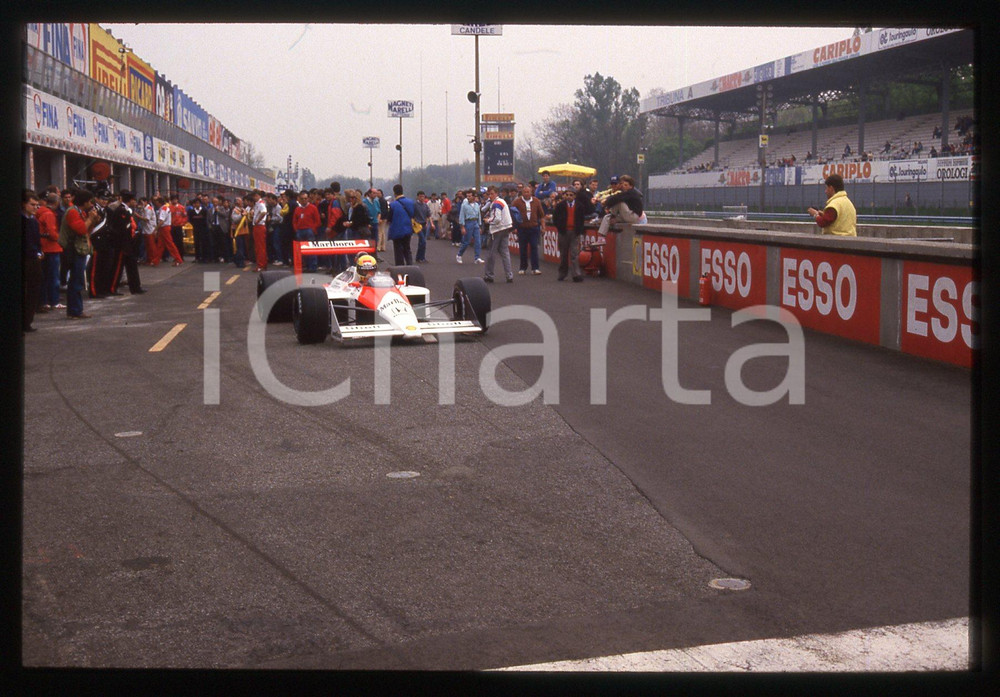 Fotografia d epoca originale 35mm vintage slide 1988 Ayrton SENNA partenza dal box su MCLAREN MP4/4 1