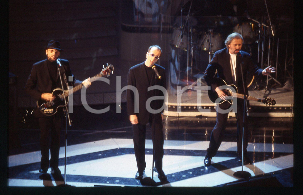 35mm vintage slide* 1997 Festival di SANREMO - BEE GEES cantano ALONE (2)